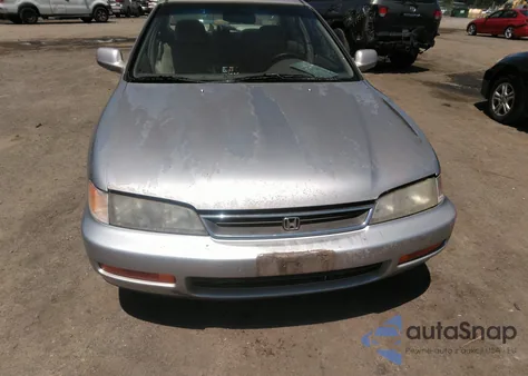 1996 Honda Accord Value из США, поврежденный, VIN 1HGCD5699TA268484